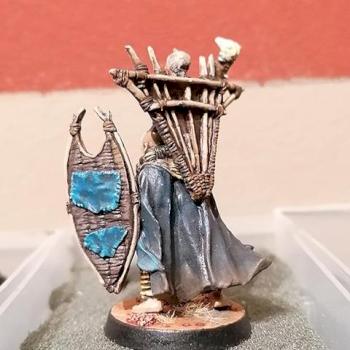 Mahûd King on foot by Greylin