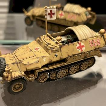 SdKfz 251/8 Ambulance by DonAngelico