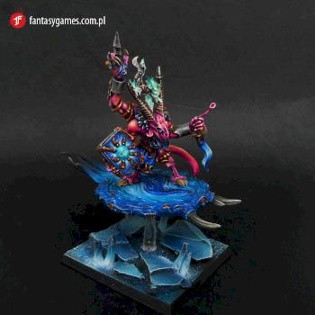 Tzeentch Herald on disc by fantasygames.com.pl