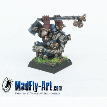 Dwarf Runelord with Great Weapon by MadFlyArtStudio