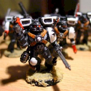 Black Templar - My first ever mini by Frostysalamander