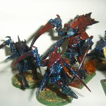 Hive Tyranid and Warrior by theblackswordmaster