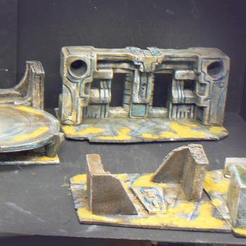 LARGE TAUor ELDAR ALIEN LANDING PAD & CITY by Foofighterubu