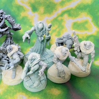 Genestealer Cult Hybrids, Magus & Patriarch by trenchfoot