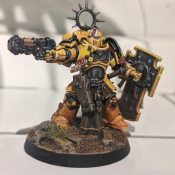 Imperial Fist Bladeguard Veteran Lieutenant by Ian Alexander