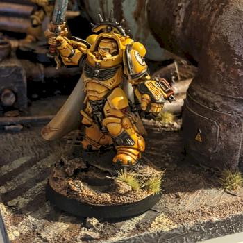 Imperial Fist Primaris Captain in Gravis Armour by Ian Alexander