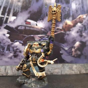 Black templar chaplain by Bouboufreak