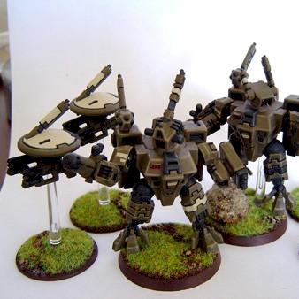 Tau Crisis Suits and Drones by shootspeed
