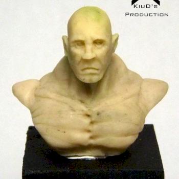 Over Musculated Buste by KiuD