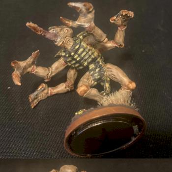 Genestealer Black and Gold by Tyndareus
