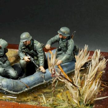 1/35 scale Dragon miniatures. German Infantry on rubber dinghy, 1941. by Finecraftpoland