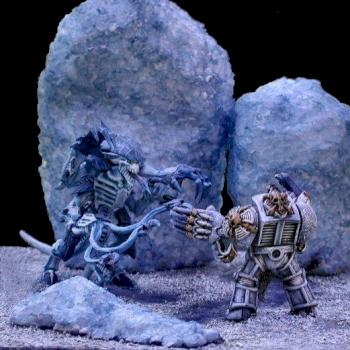 Tyranid ambushing Space Wolf by Sliver