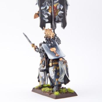 Bretonnian Knights Standard Bearer by nastin