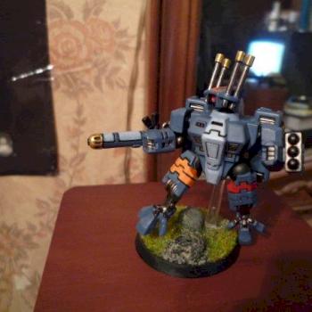 Crisis Battlesuit Commander by fenrirfrozen