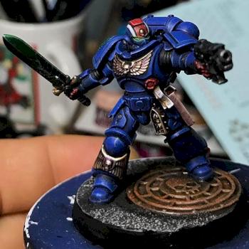 Crimson fists primaris lieutenant by Ahnoll