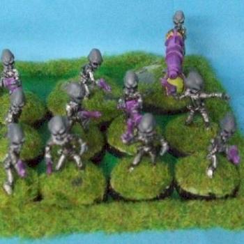 Squad of Alien Greys by Byteknight
