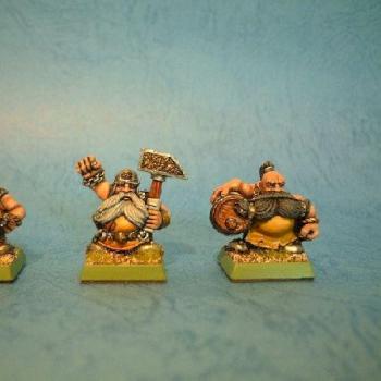 Dwarf Warmachine Crews by dragonyim