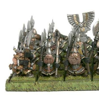 Dwarf Warriors armed with Greatweapons by Luke