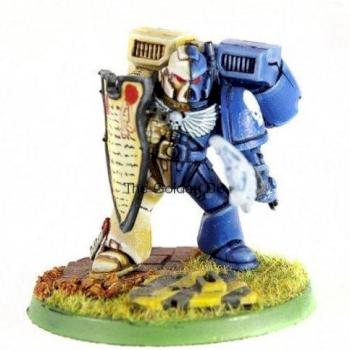 Warhammer 40000 Chaplain by Ratboy