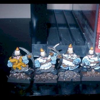 dwarf miners by moetry