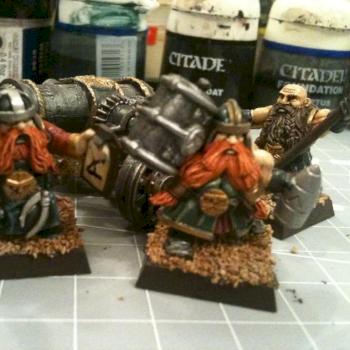 Dwarf cannon crew by Calabongo