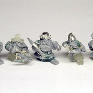 Kneeling dwarf crossbowmen by DwarvenArmoury