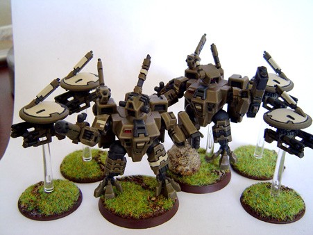 Tau Crisis Suits and Drones by shootspeed